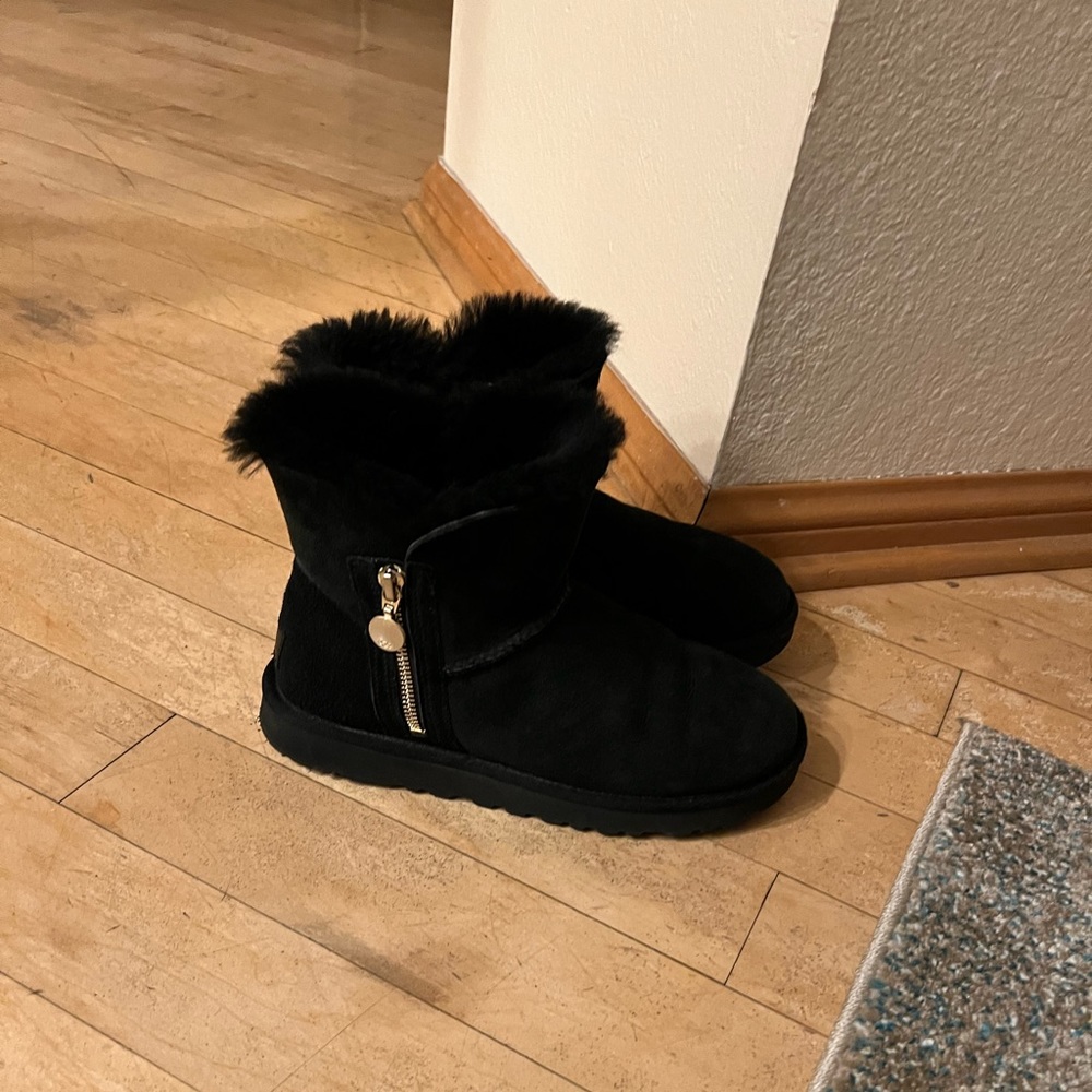 UGG black womens Size 7.